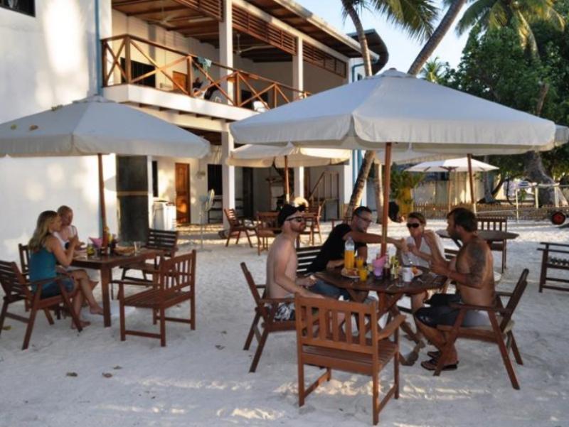 Thulusdhoo Surf Camp Guest House ภายนอก รูปภาพ